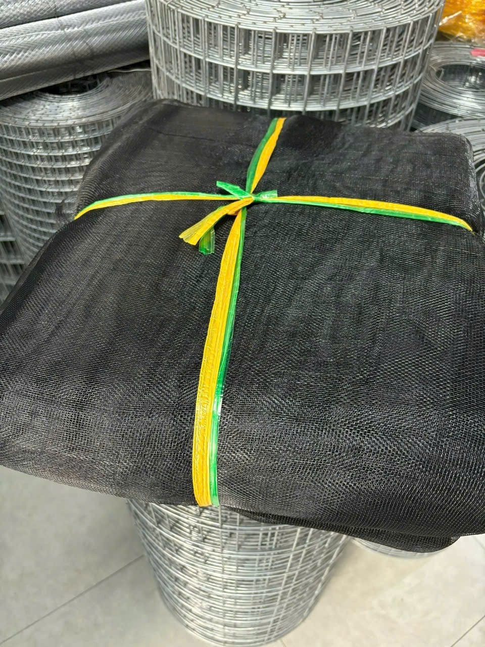 luoi-bao-che-kho-4mx40-mau-den-xanh-1 Lưới bao che khổ 4mx40 (màu đen, xanh)