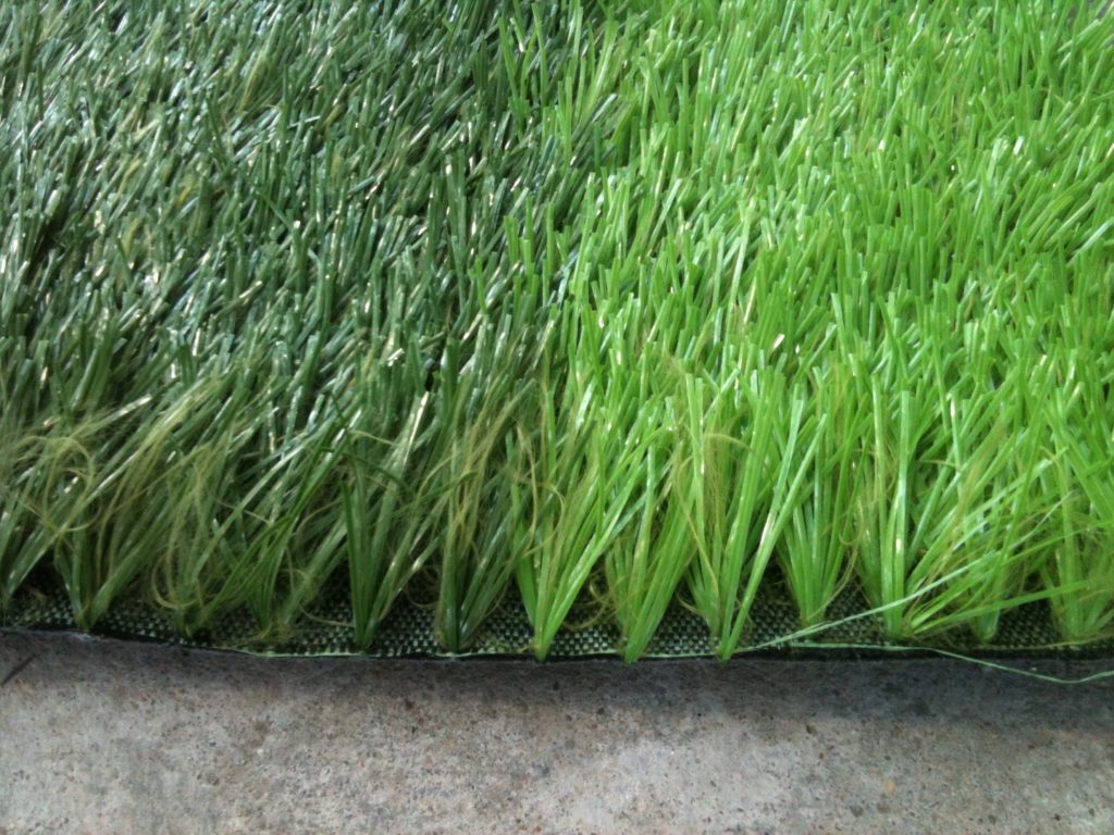 So sánh giữa cỏ nhân tạo và cỏ tự nhiên